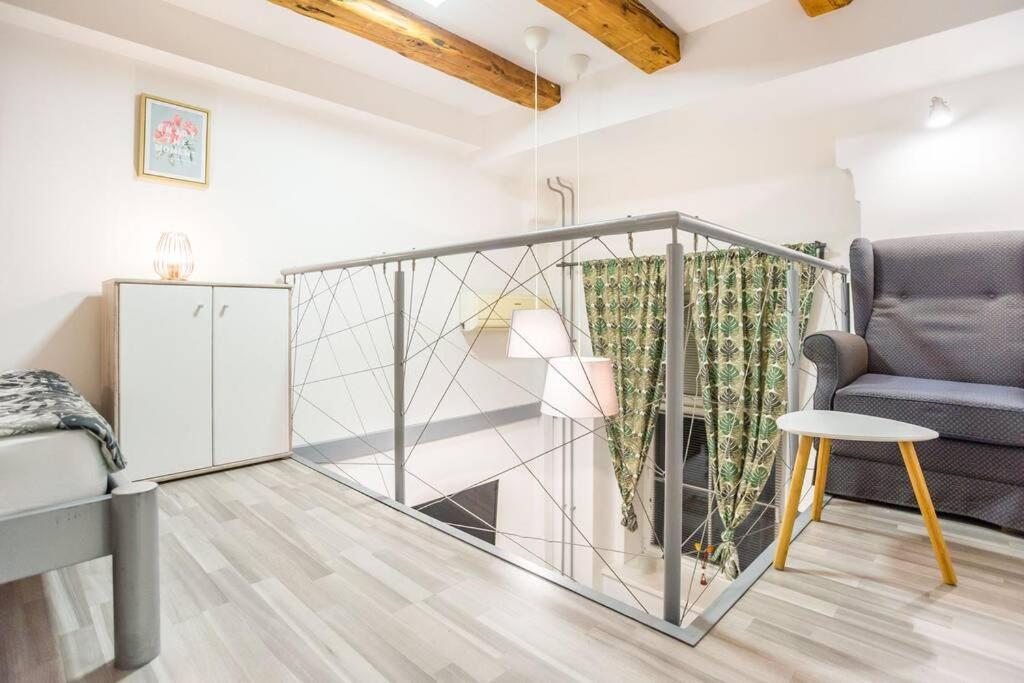 Apartma N'poznam Tobacna Apartament
